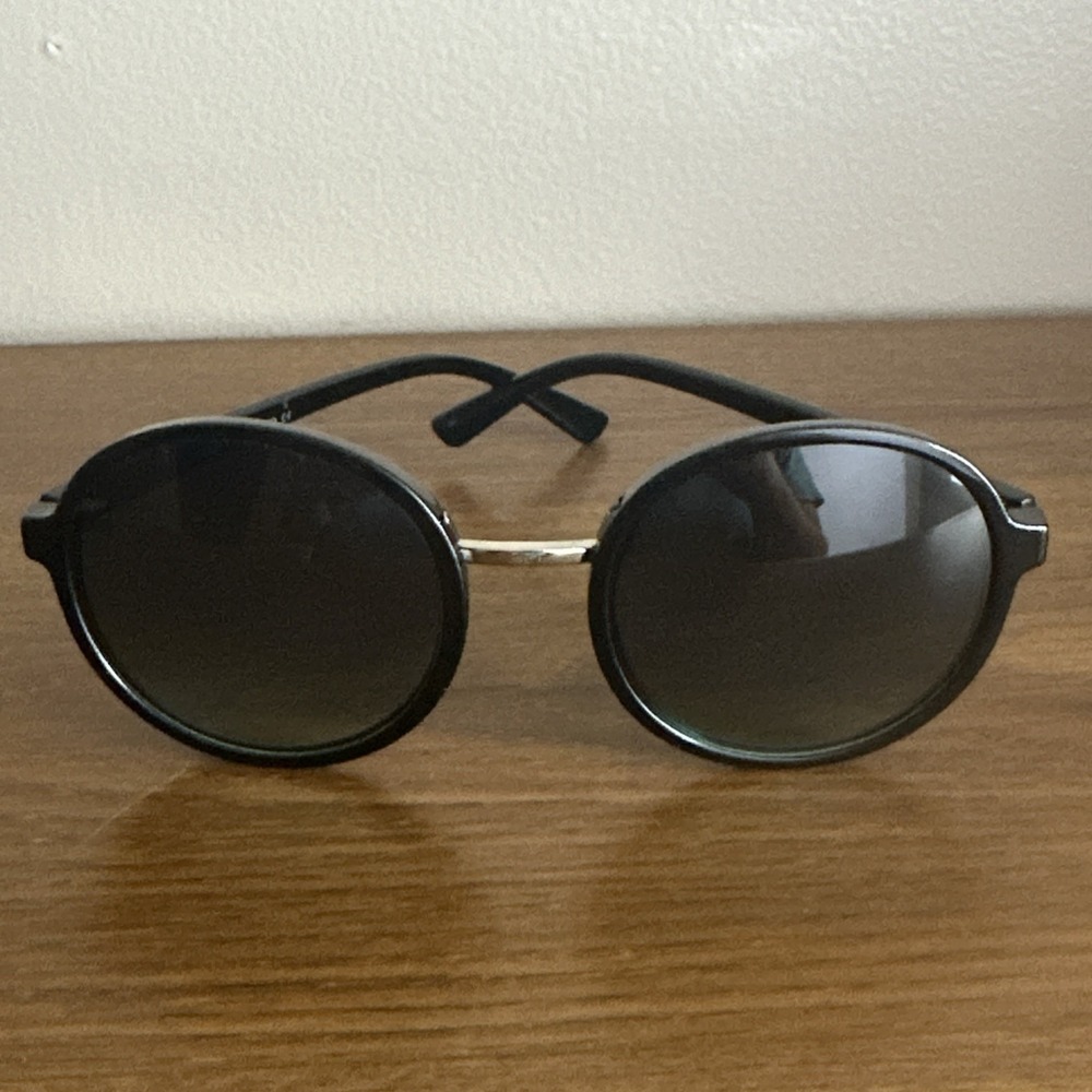 Vince Camuto Women's Round Sunglasses Black Frame Smoke Lenses UV Protection - Picture 1 of 8